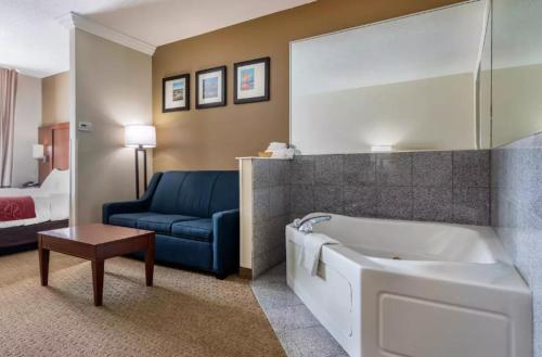 Posezení v ubytování Holiday Inn Express & Suites Hebron - Cincinnati Airport by IHG