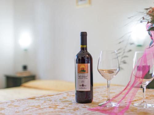 オロゼーイにあるApartment Gli Ontani mono by Interhomeのワイン1本(グラス2杯付)