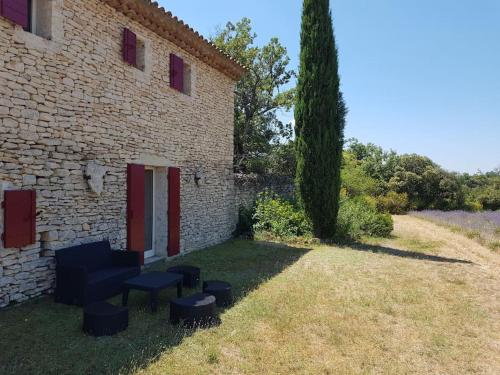 Κήπος έξω από το Maison de caractère dans Luberon avec piscine