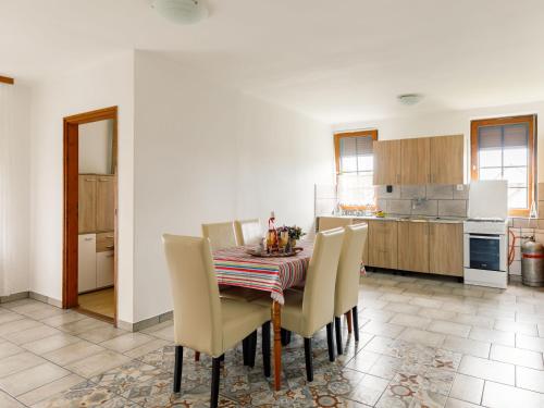 Kuchyň nebo kuchyňský kout v ubytování Holiday Home Nimrod by Interhome