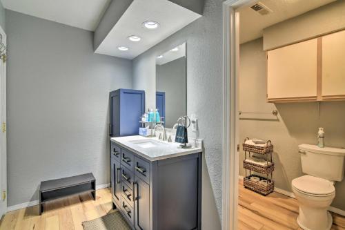 Koupelna v ubytování Branson Getaway about 7 Mi to Silver Dollar City!