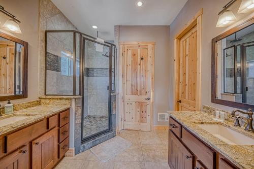 a bathroom with two sinks and a shower at Cutbow Lodge in South Fork