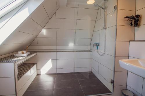 a bathroom with a shower and a sink at Wolke 7 - Mond in Greetsiel