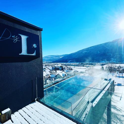 Ein allgemeiner Bergblick oder ein Berglick von des Hotels aus