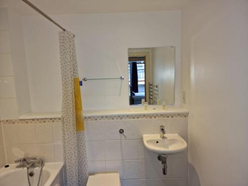 Un baño de Coventry Home
