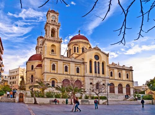Harbour View 3BR 2BA Apt in Heart of Heraklion-Easy Walk to Port, Old Town, Lions Square & Museums #1