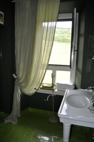 a bathroom with a sink and a window at Rose e Cioccolato B&B in Borgo Val di Taro