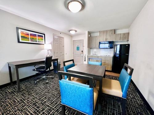 Kuchyň nebo kuchyňský kout v ubytování La Quinta by Wyndham Pharr North McAllen