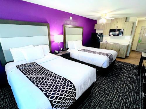 Postel nebo postele na pokoji v ubytování La Quinta by Wyndham Pharr North McAllen