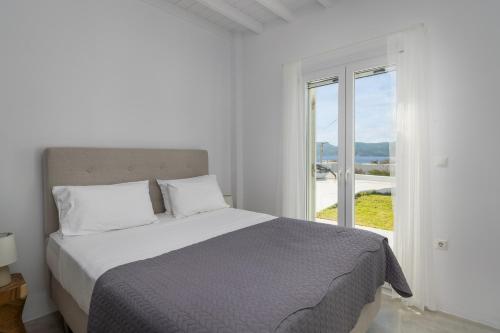Ένα ή περισσότερα κρεβάτια σε δωμάτιο στο White Villa Milos