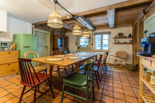 a kitchen and dining room with a table and chairs at Zagroda Swołowo in Słupsk