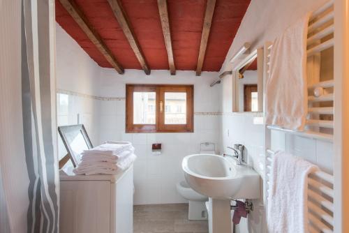 Phòng tắm tại Centrale APT con terrazza a 5min dal Pitti! - HomeUnity