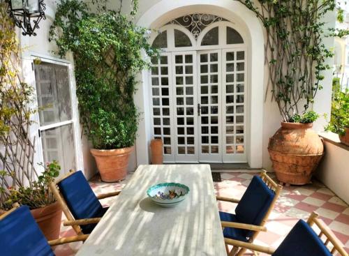 A balcony or terrace at Villino Prota, villa ridente con panorama mozzafiato