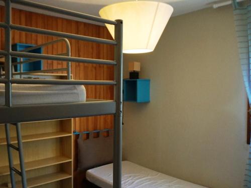 a bunk bed in a room with a lamp at 3 pièces 60m², 8 pers, proche pistes, animaux acceptés - FR-1-636-119 in Orcières