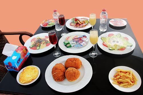 Jídlo v hostelu nebo okolí