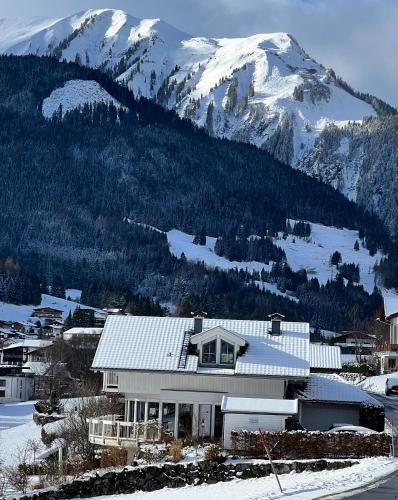 アパートメントから撮影された、または一般的な山の景色