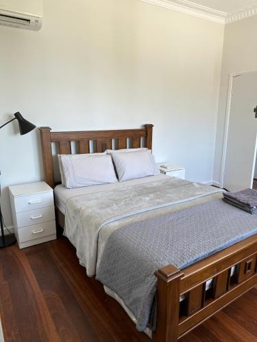 Letto o letti in una camera di Parkline Apartments Perth