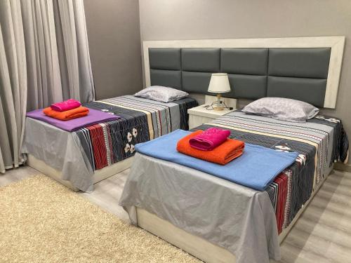 Кровать или кровати в номере Modern apartment