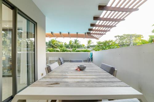 Un balcón o terraza de Beachcove Apt No 1