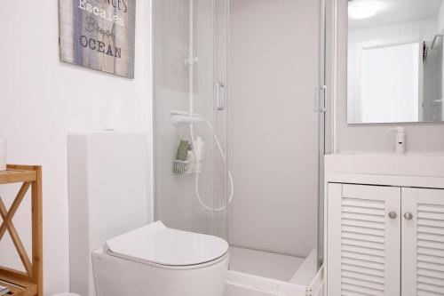 Beautiful 2 bedrooms town house. Frontline beach