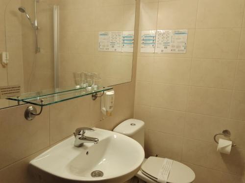 Ванная комната в Hotel Stare Miasto Old Town