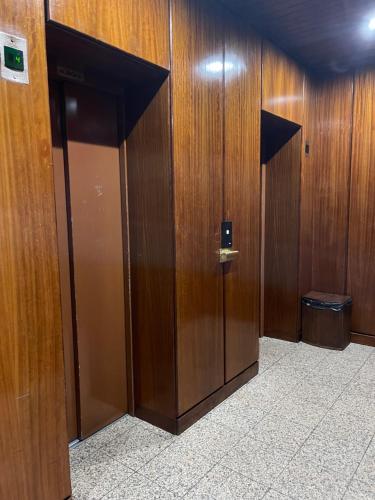 a row of wooden elevator doors in a building at Lindo apartamento em Gaia ao lado Bodegas in Vila Nova de Gaia