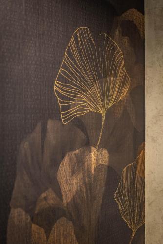 a drawing of a flower in a vase at Hotel Gasthof Brücke in Mayrhofen