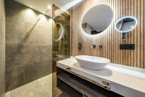 a bathroom with a sink and a mirror at Hotel Gasthof Brücke in Mayrhofen