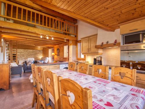 Appartement Rénové 4 Chambres Centre Village, Proche Commerces et Télécabine - FR-1-642-29