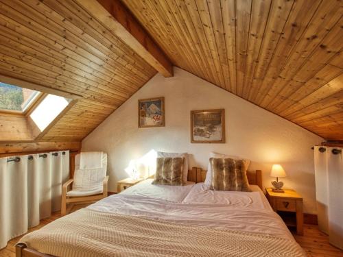 En eller flere senge i et værelse på Superbe duplex rénové 4 chambres - Centre village, proche télécabine - FR-1-642-29