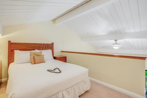 a bedroom with a white bed and a white ceiling at Hanalei Bay Resort 2302 in Princeville