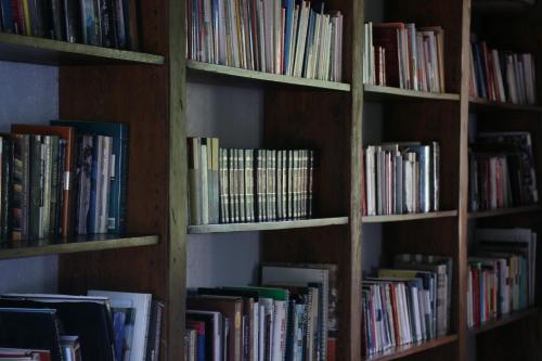 a book shelf filled with lots of books at Posada La Presa in Tepoztlán
