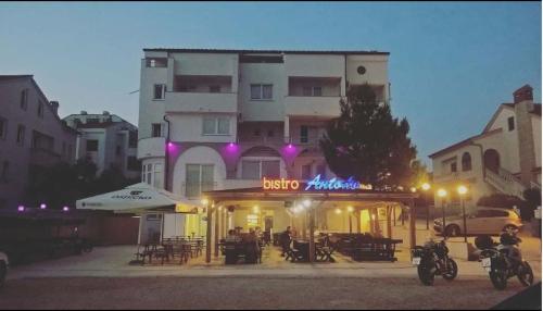 Το κτήριο όπου στεγάζεται  το διαμέρισμα