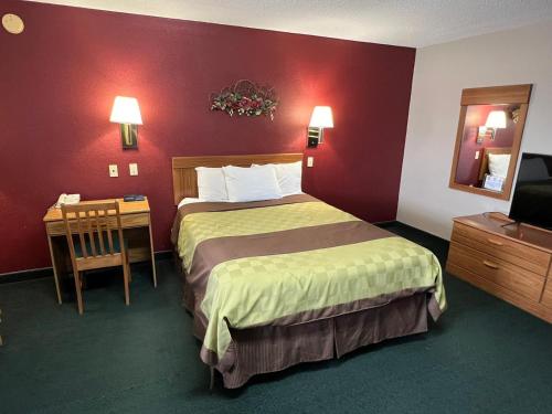 Ένα ή περισσότερα κρεβάτια σε δωμάτιο στο Americas Best Value Inn Suburban