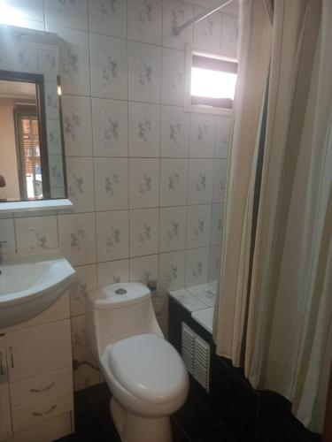 Et badeværelse på Casa amplia y comoda en Puerto Montt