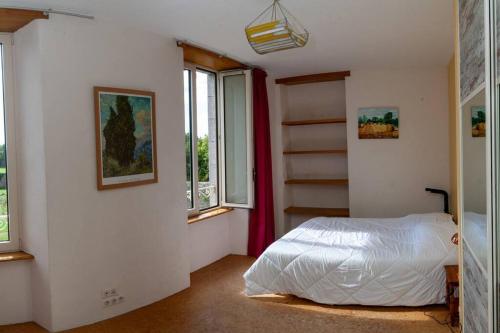 Ένα ή περισσότερα κρεβάτια σε δωμάτιο στο Maison de Caractère à 1 Km de la Mer