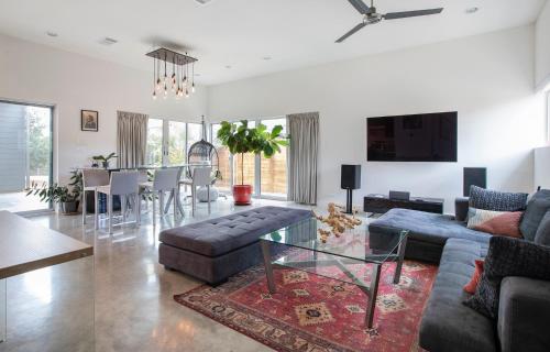 The Eastsider by Lodgewell – Photos 3