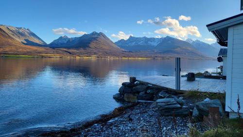 a view of a lake with mountains in the background at Arctic Sea house in Svensby