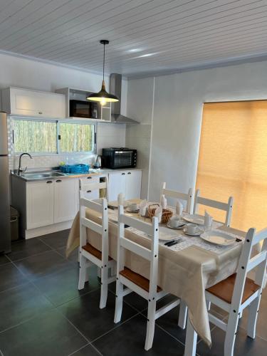 a kitchen and dining room with a table and chairs at Apart del Este 4 in Paysandú
