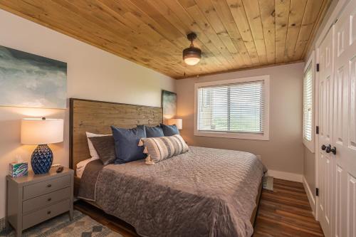 a bedroom with a bed and a wooden ceiling at Serenity Bliss in Gatlinburg