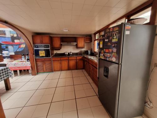 Η κουζίνα ή μικρή κουζίνα στο acogedor Hostal usaquen la parada del tren