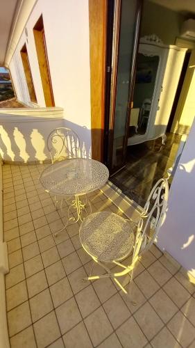 a table and chairs sitting on a balcony at B&B Domus Aurea 20 in San Giovanni Teatino