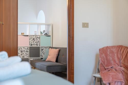 a living room with a chair and a mirror at La Verde Rosa - Casa vacanze a due passi dal lago in Marta
