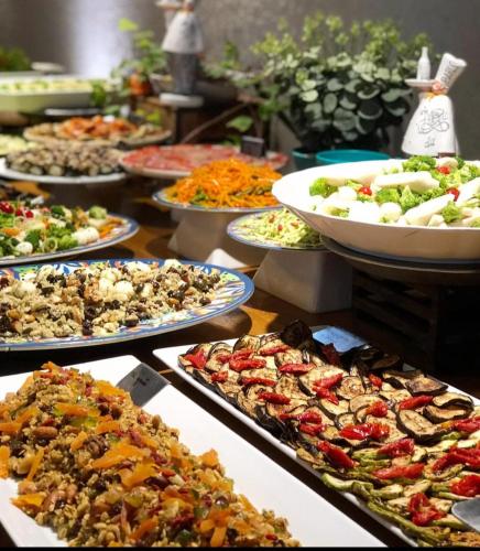 Makanan di atau berdekatan hotel