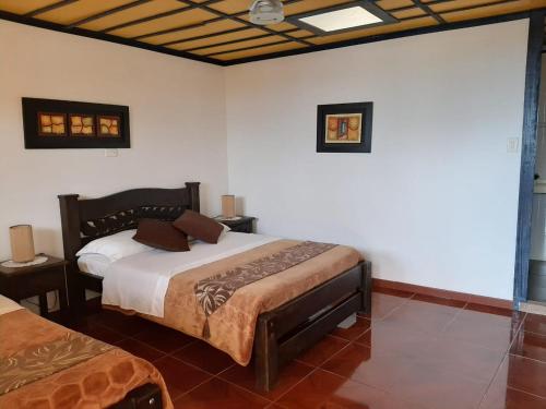 a bedroom with two beds in a room at Finca Cardonales in Salento