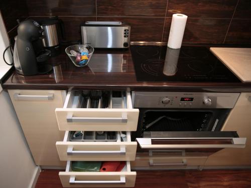 Een keuken of kitchenette bij Comfort Humboldt Apartment
