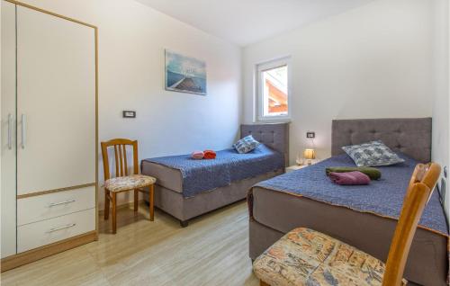 Postel nebo postele na pokoji v ubytování Cozy Apartment In Koper With Sauna