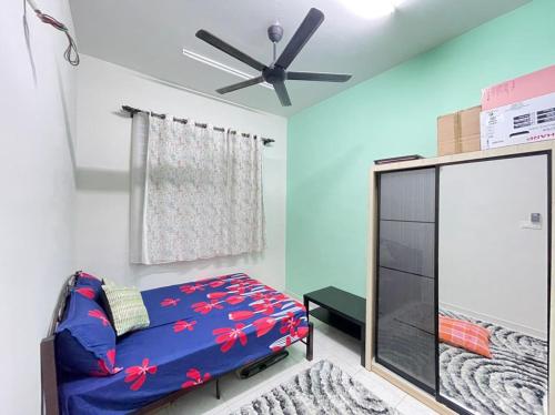 Ένα ή περισσότερα κρεβάτια σε δωμάτιο στο Homestay melaka z usaha melaka