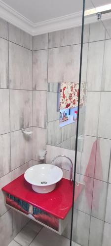 Ένα μπάνιο στο Villa Dubaai