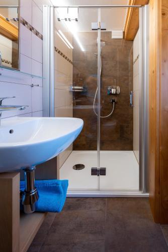 a bathroom with a sink and a shower at Energiepension Schwaiger in Leogang
